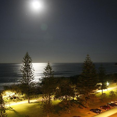 Wyuna Beachfront Holiday Apartments Голд-Кост Экстерьер фото