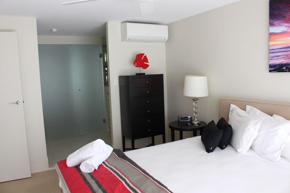 Wyuna Beachfront Holiday Apartments Голд-Кост Экстерьер фото