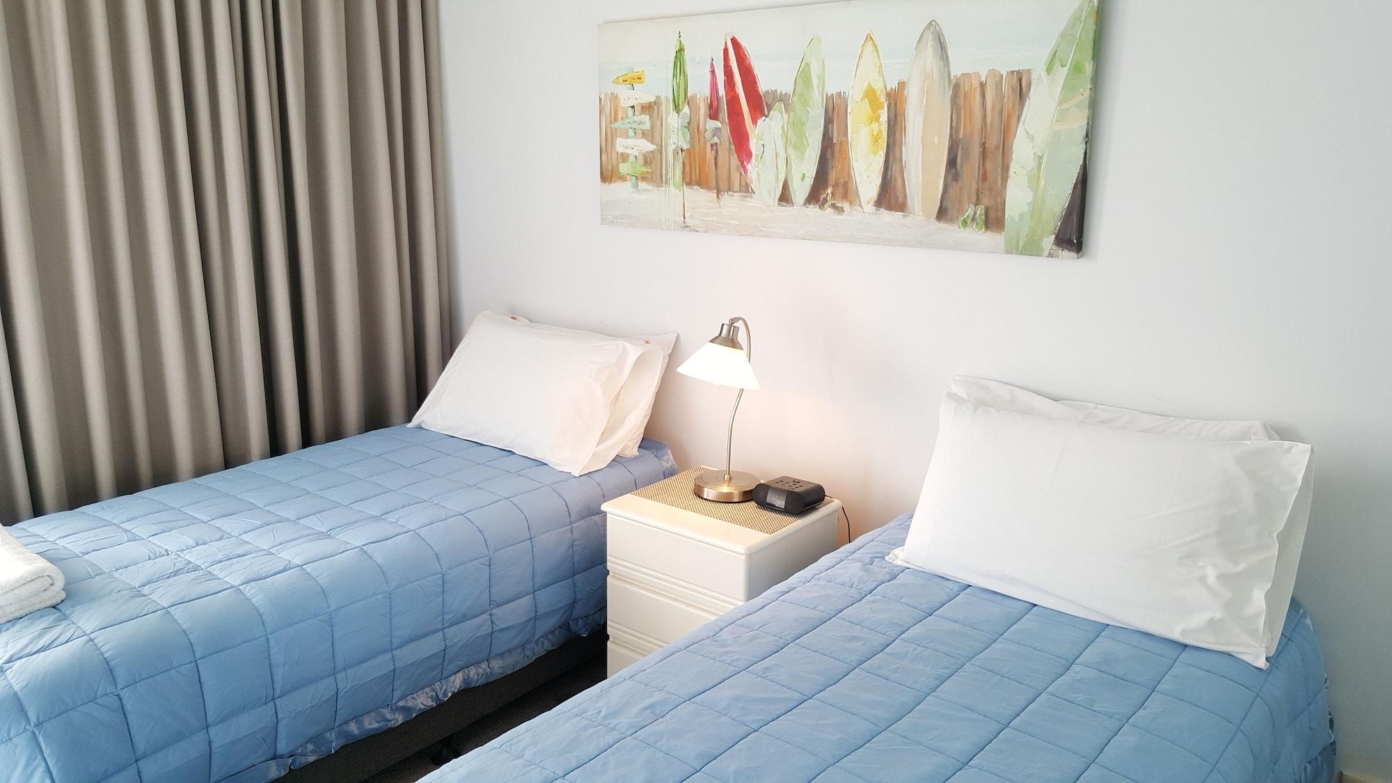Wyuna Beachfront Holiday Apartments Голд-Кост Экстерьер фото