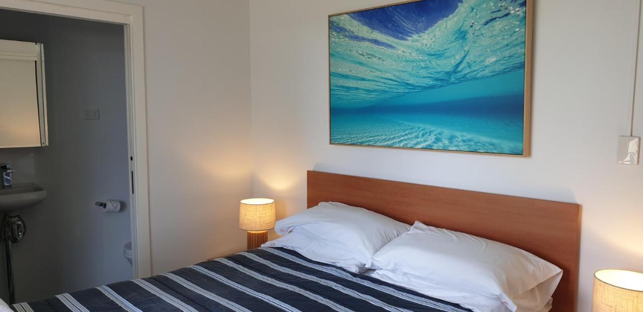 Wyuna Beachfront Holiday Apartments Голд-Кост Экстерьер фото