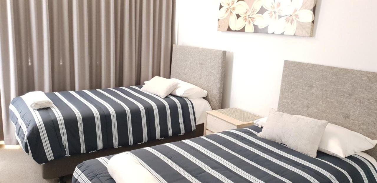 Wyuna Beachfront Holiday Apartments Голд-Кост Экстерьер фото