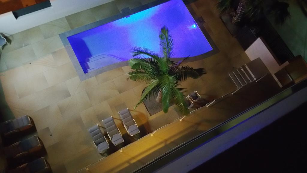 Wyuna Beachfront Holiday Apartments Голд-Кост Экстерьер фото