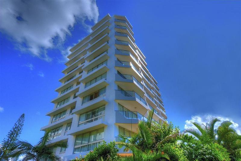 Wyuna Beachfront Holiday Apartments Голд-Кост Экстерьер фото